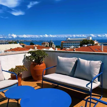 Old Town Rooftops With Sea Views Lägenhet