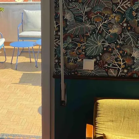 Old Town Rooftops With Sea Views Appartement *