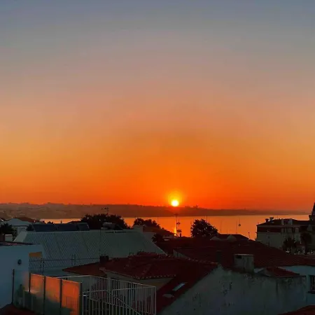 Old Town Rooftops With Sea Views Apartament *